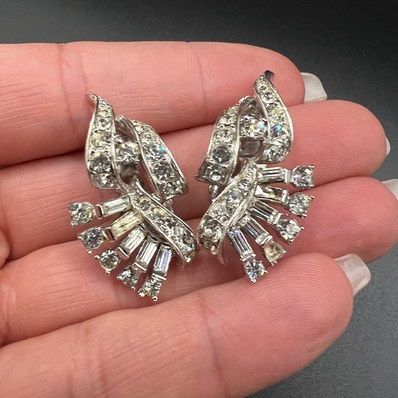 Vintage Kramer of NY Silver tone and Rhinestone Clip On Earrings - Picture 2 of 4